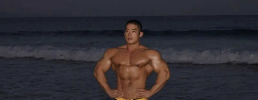 真·筋肉海王 海水浸湿的超壮胸肌 腹毛浓郁黑皮猛男