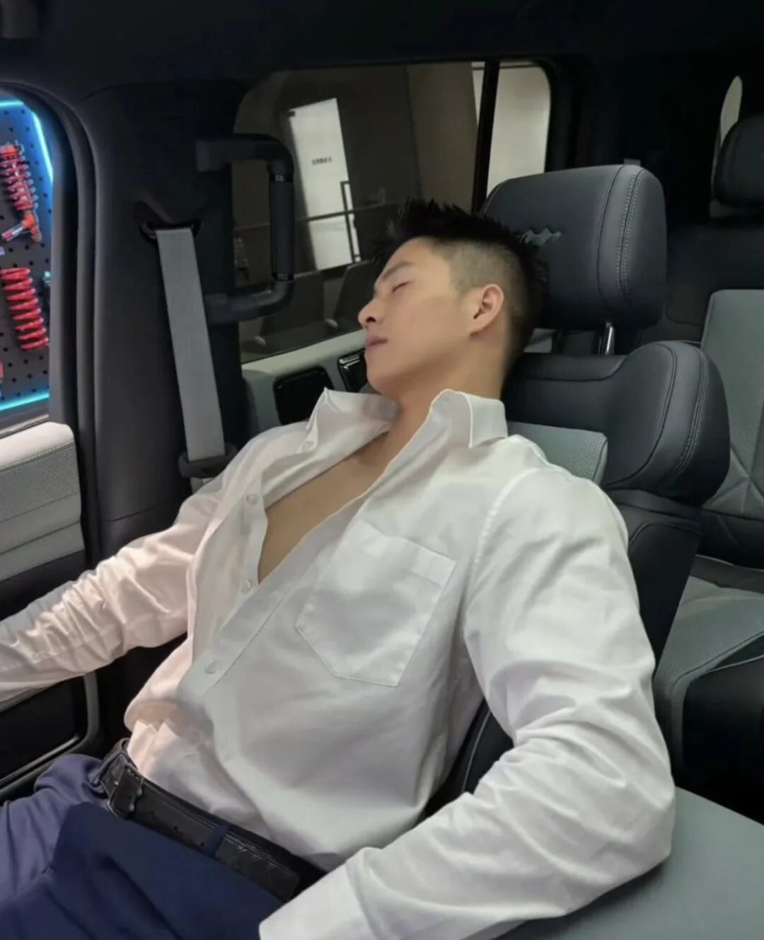 刘姥姥和迷彩兵哥一起的视频你看了吗？正装馋哭网友！