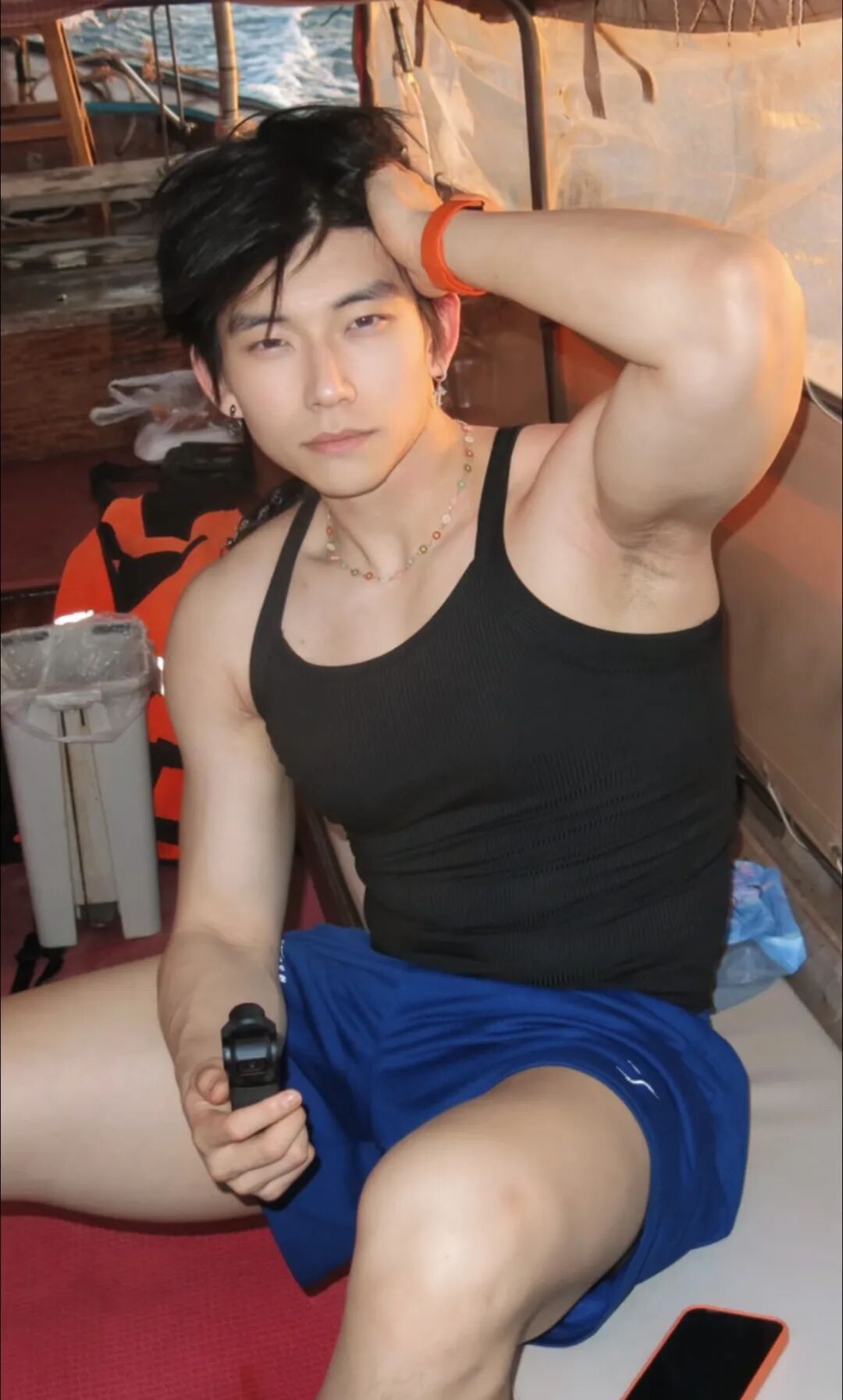 青岛痞帅脂包肌狼狗体育生，硕大身材网友直呼受不了...