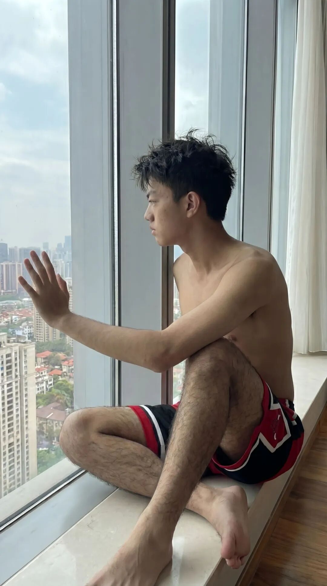 18 岁体育生腿毛太旺盛，！这枚新疆小哥不得了？