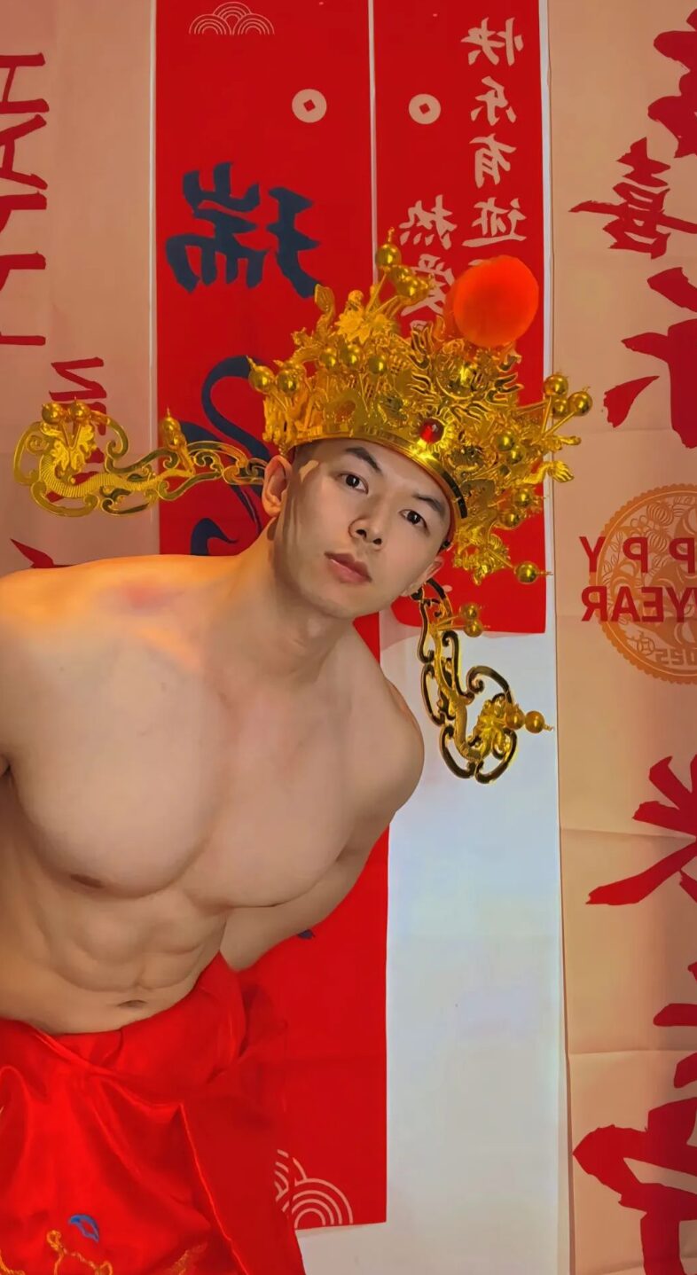 肌肉财神爷组团发福利!今年压岁钱我不要红包要这组男菩萨! 肌肉财神爷组团发福利!今年压岁钱我不要红包要这组男菩萨!