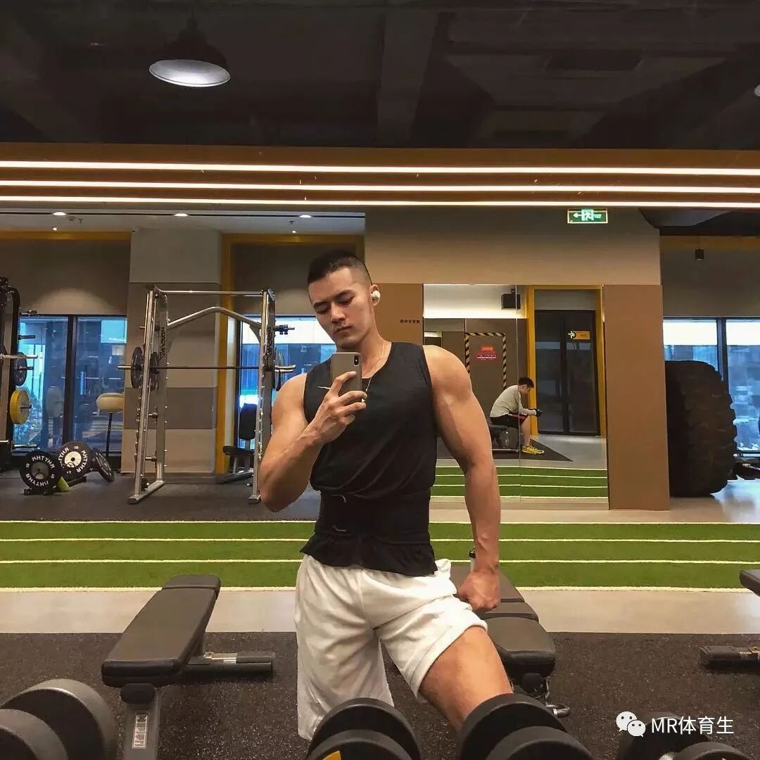 西安肌肉网红一哥,这颜值肌肉太可了 西安肌肉网红一哥,这颜值肌肉太可了