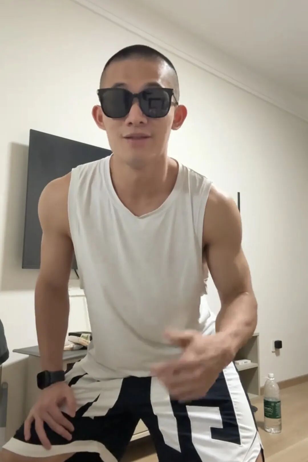 最受 G 圈喜欢的 X 痞帅博主出炉，他是下一个包晗吗？