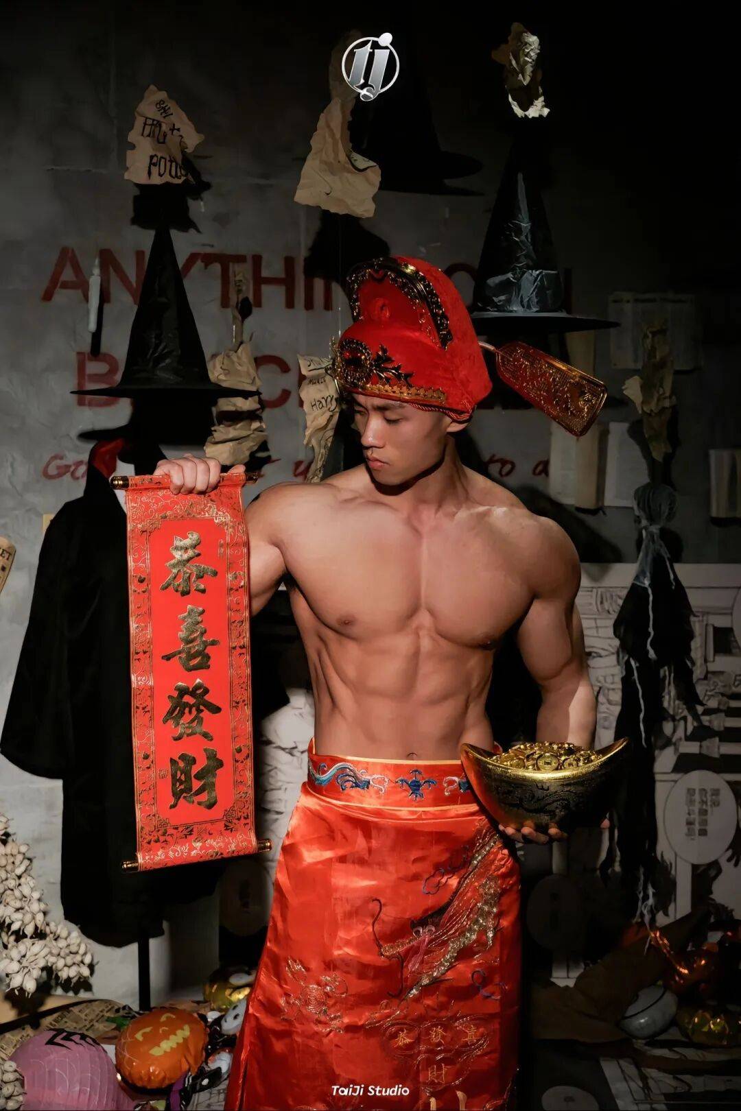 肌肉财神爷组团发福利！今年压岁钱我不要红包要这组男菩萨！