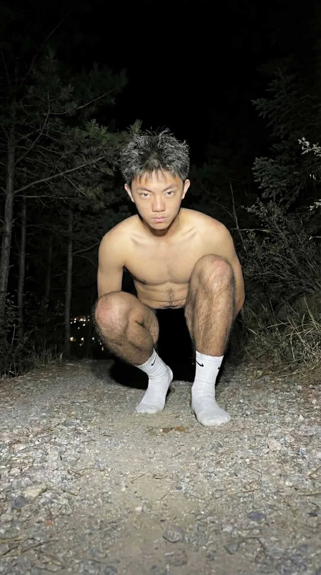 18 岁体育生腿毛太旺盛，！这枚新疆小哥不得了？