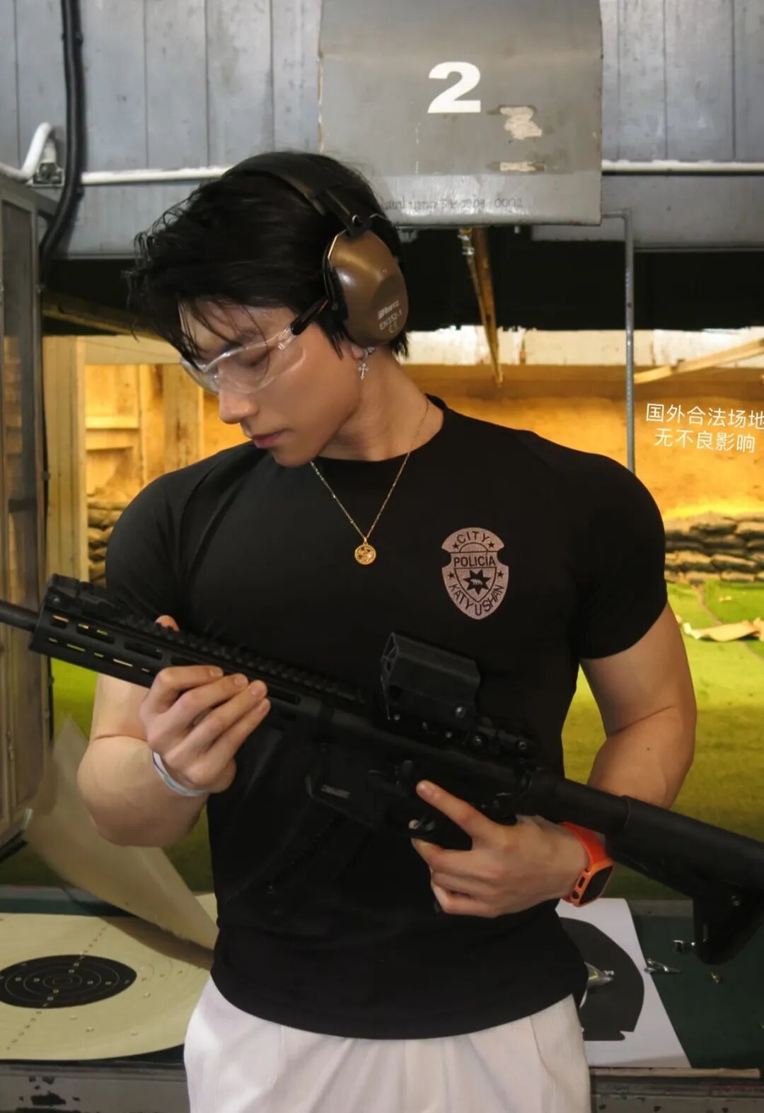 青岛痞帅脂包肌狼狗体育生，硕大身材网友直呼受不了...