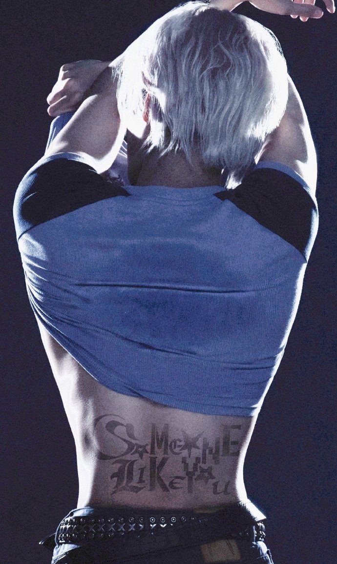 华语乐坛新晋“男菩萨”,腹肌比新歌更有亮点? 华语乐坛新晋“男菩萨”,腹肌比新歌更有亮点?