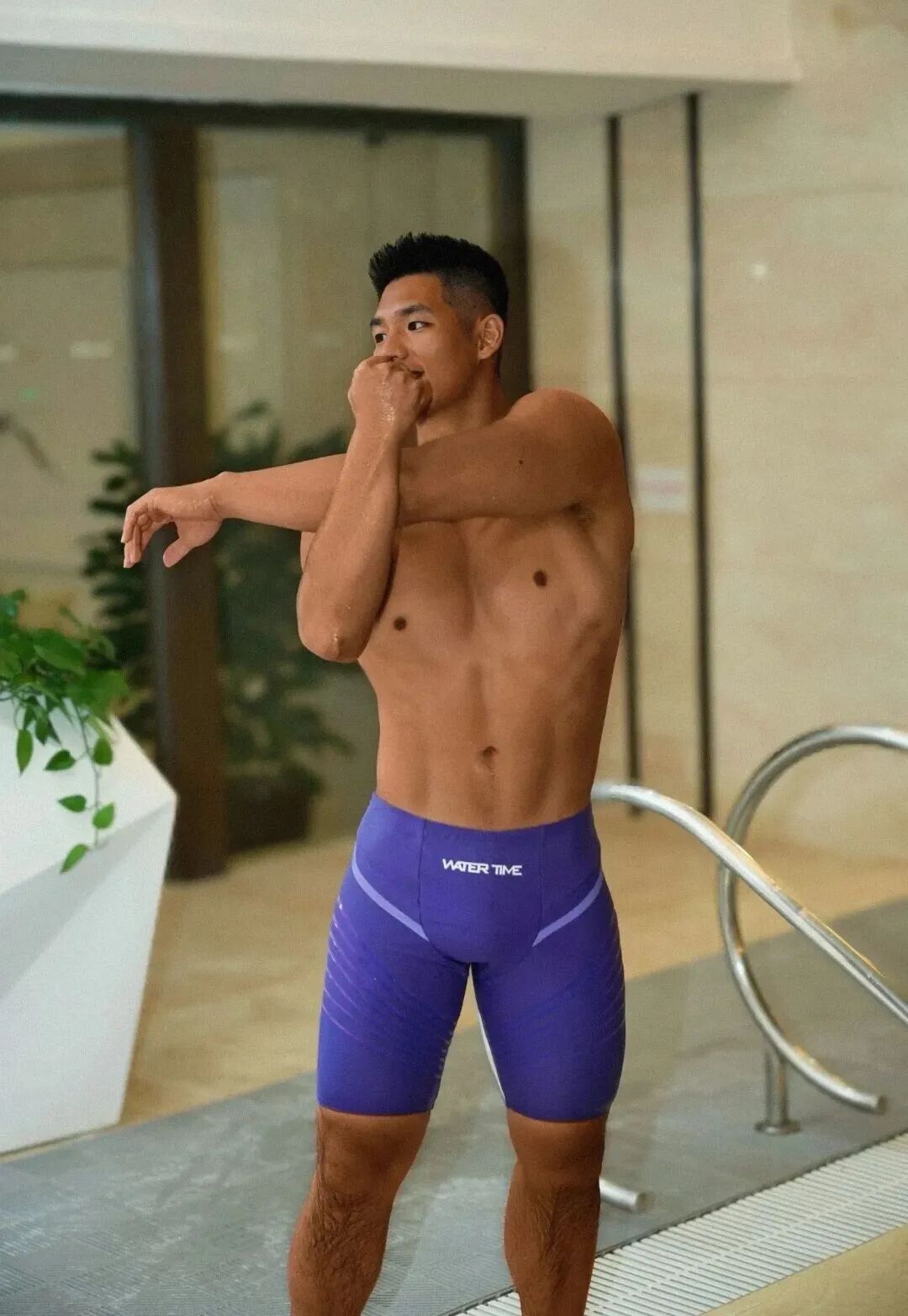 山东 188 黑皮肌肉壮汉，这荷尔蒙天花板身材，实力惊人