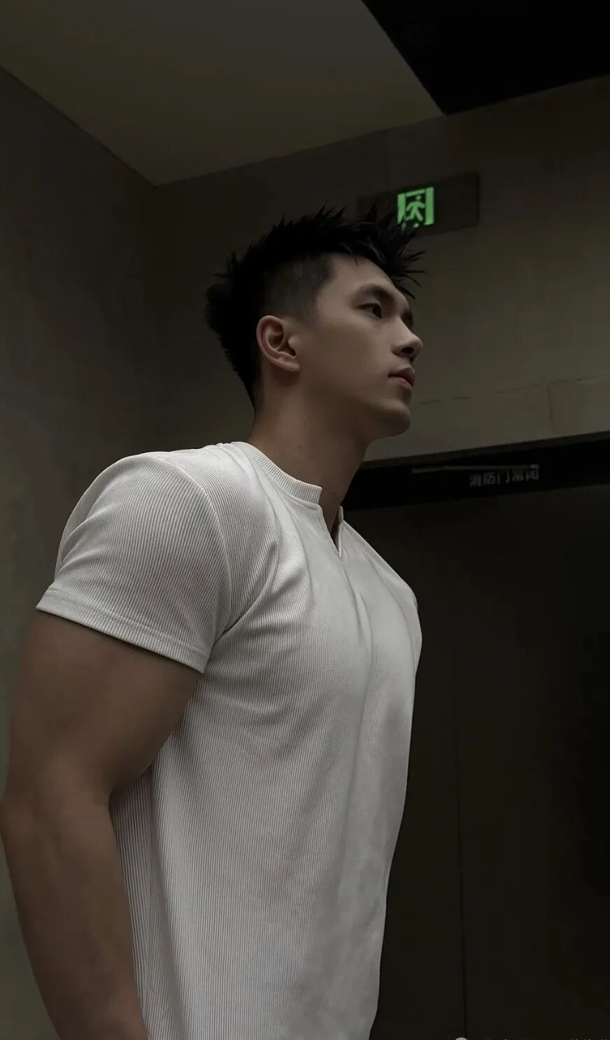 190 公分健身博主，从寸头到美式前刺，这变化太大了