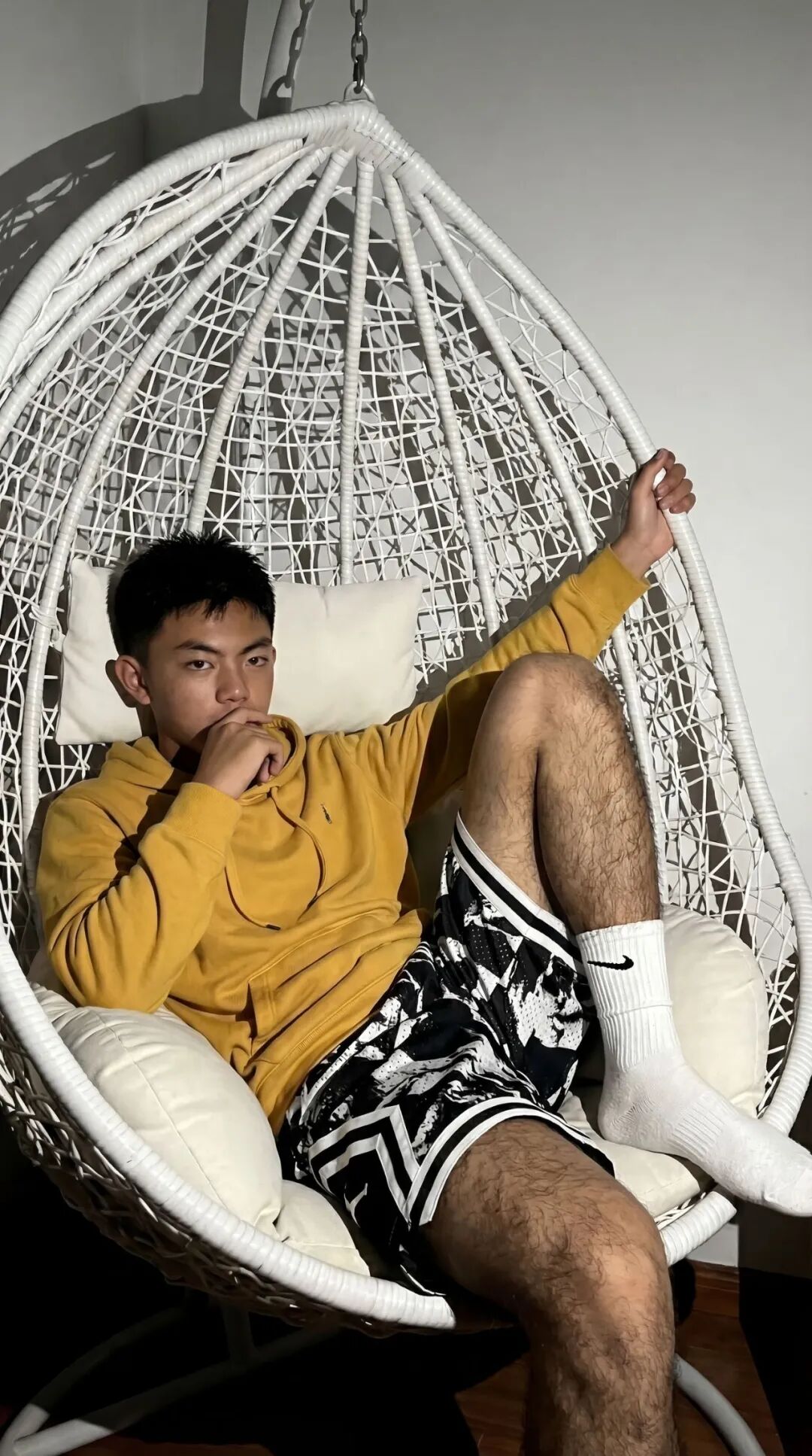 18 岁体育生腿毛太旺盛，！这枚新疆小哥不得了？