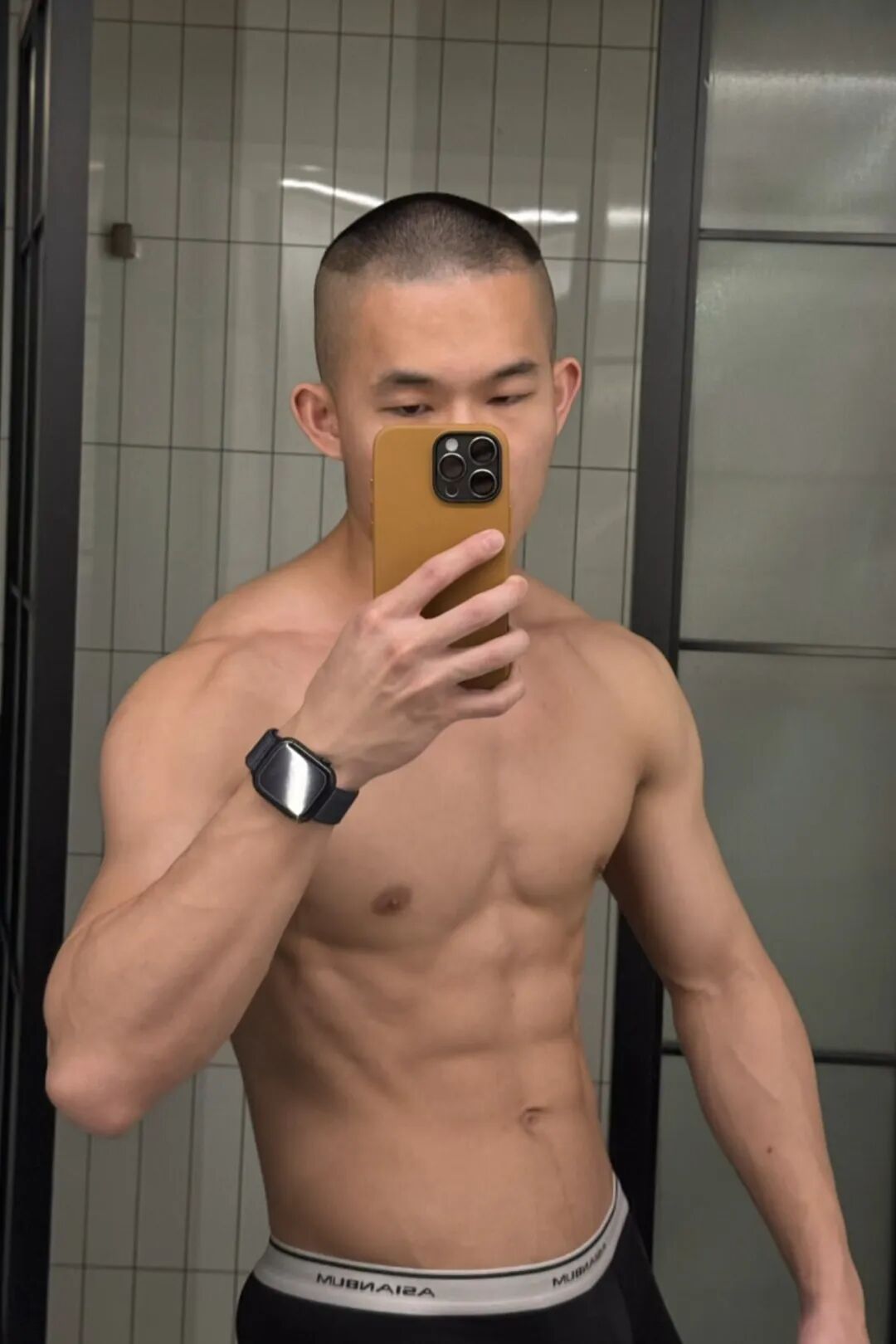 最受 G 圈喜欢的 X 痞帅博主出炉，他是下一个包晗吗？