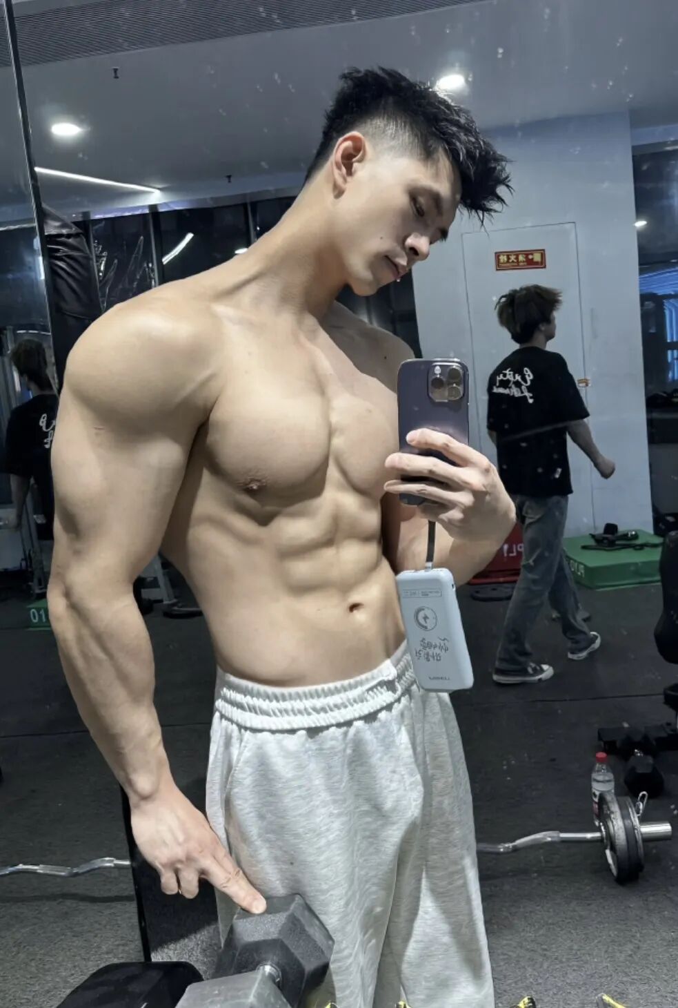 190 公分健身博主，从寸头到美式前刺，这变化太大了