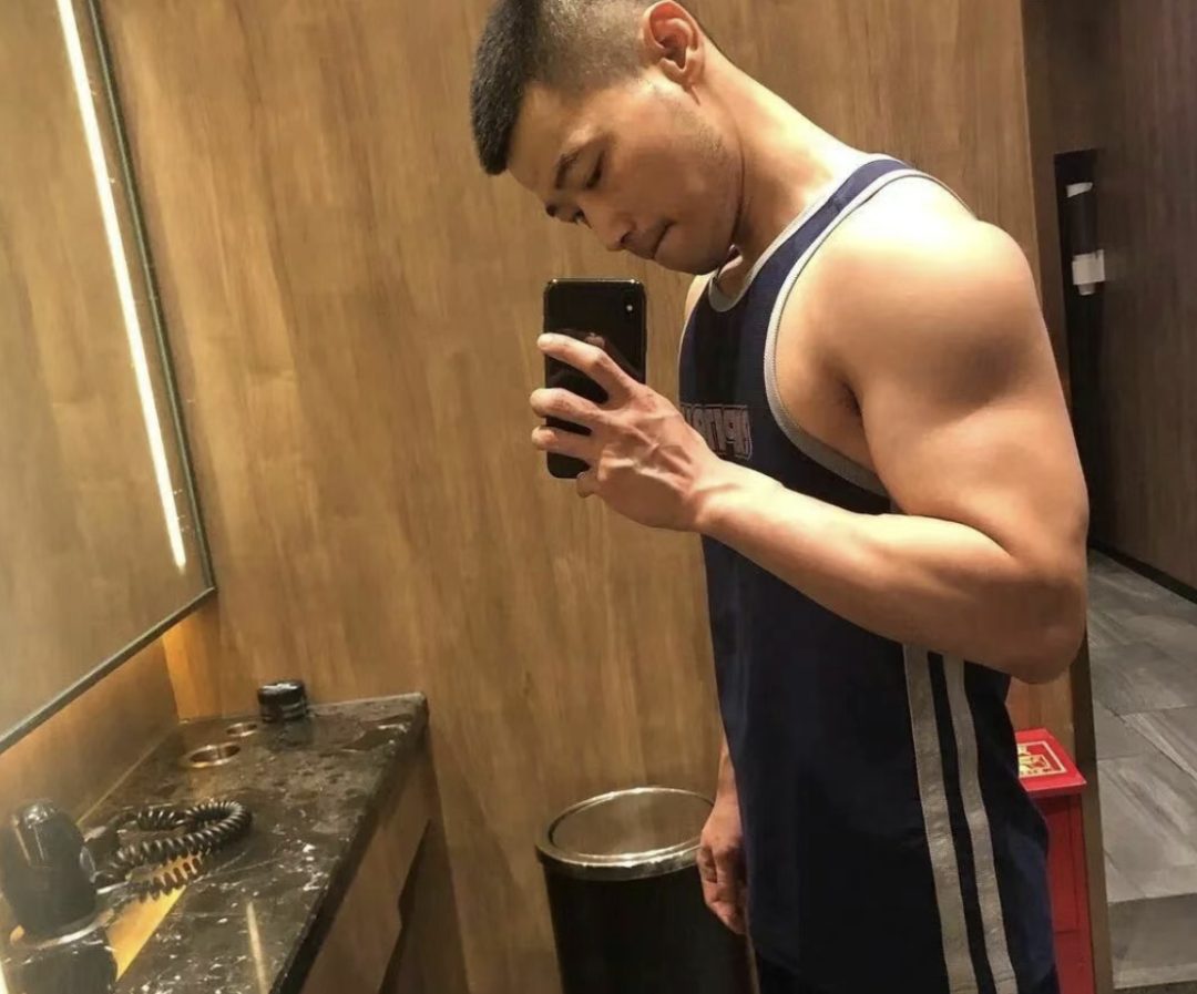 寸头胡子粗臂大胸肌 豪放筋肉猛男大维度视频写真集