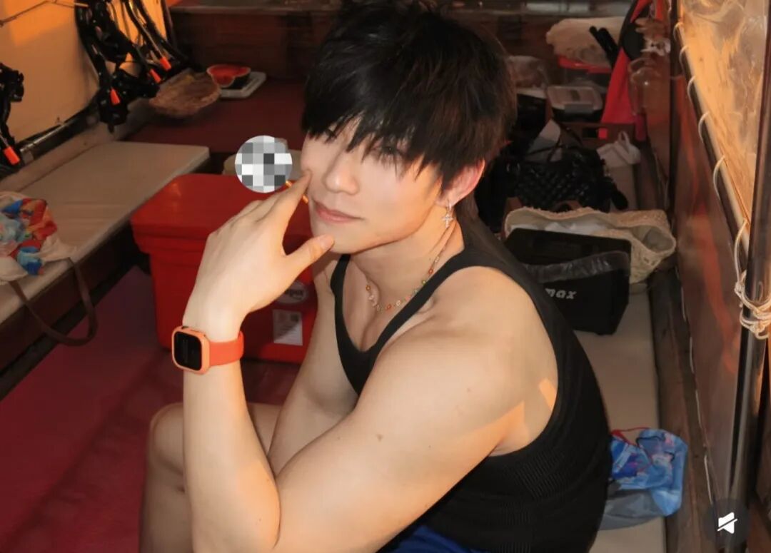 青岛痞帅脂包肌狼狗体育生，硕大身材网友直呼受不了...