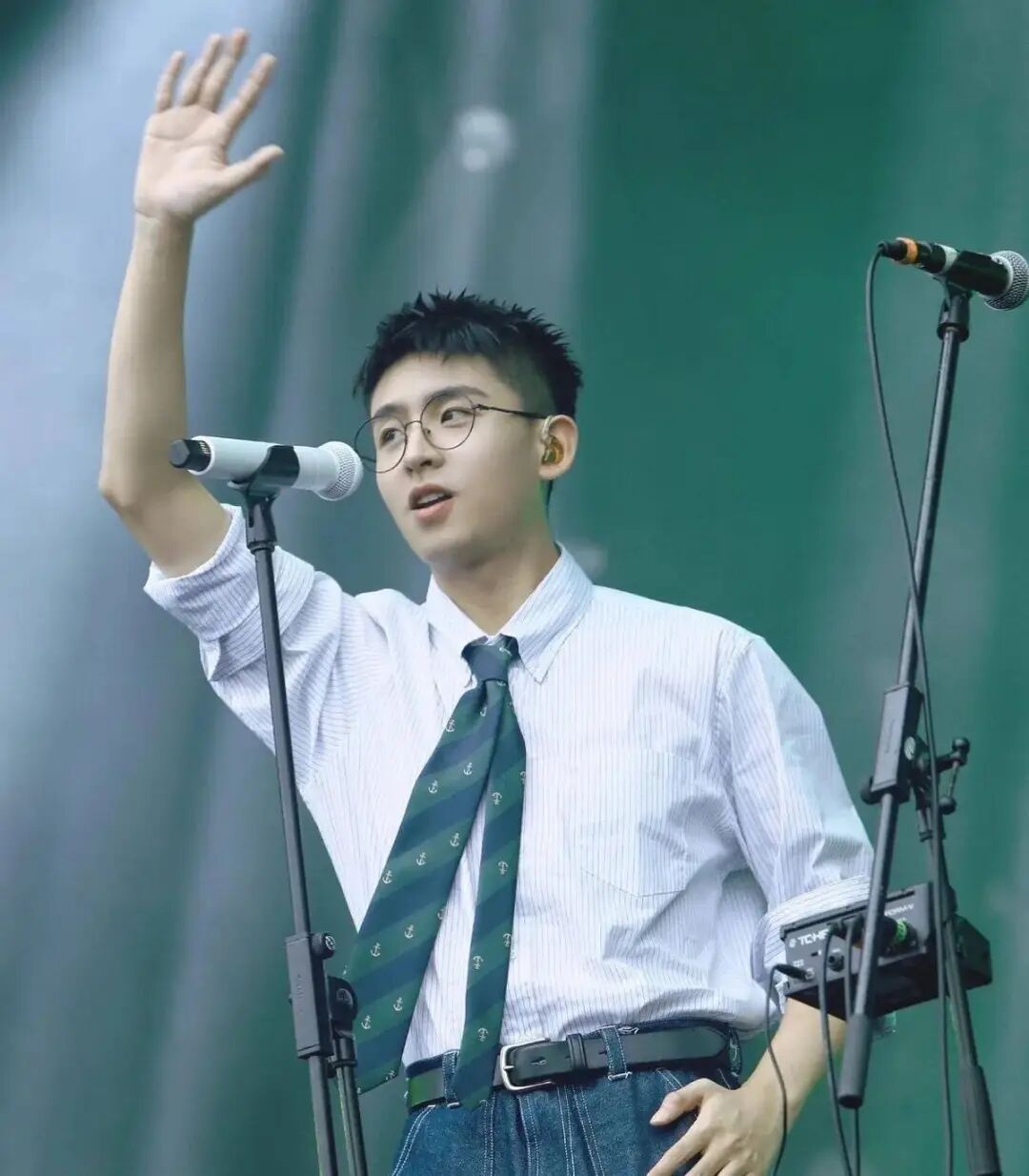 刷到焦迈奇吊威亚的照片！这位山东少年圈粉啦！