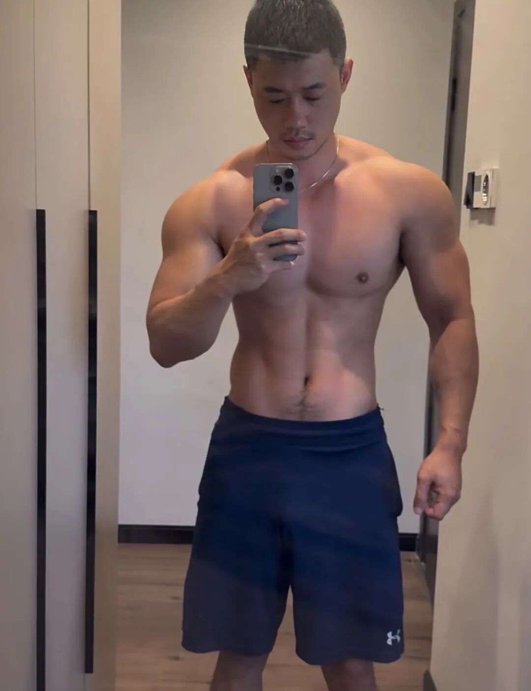 寸头胡子粗臂大胸肌 豪放筋肉猛男大维度视频写真集