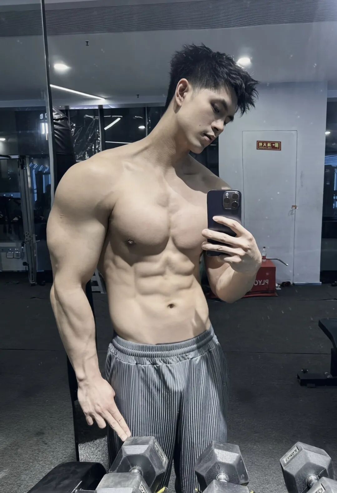 190 公分健身博主，从寸头到美式前刺，这变化太大了