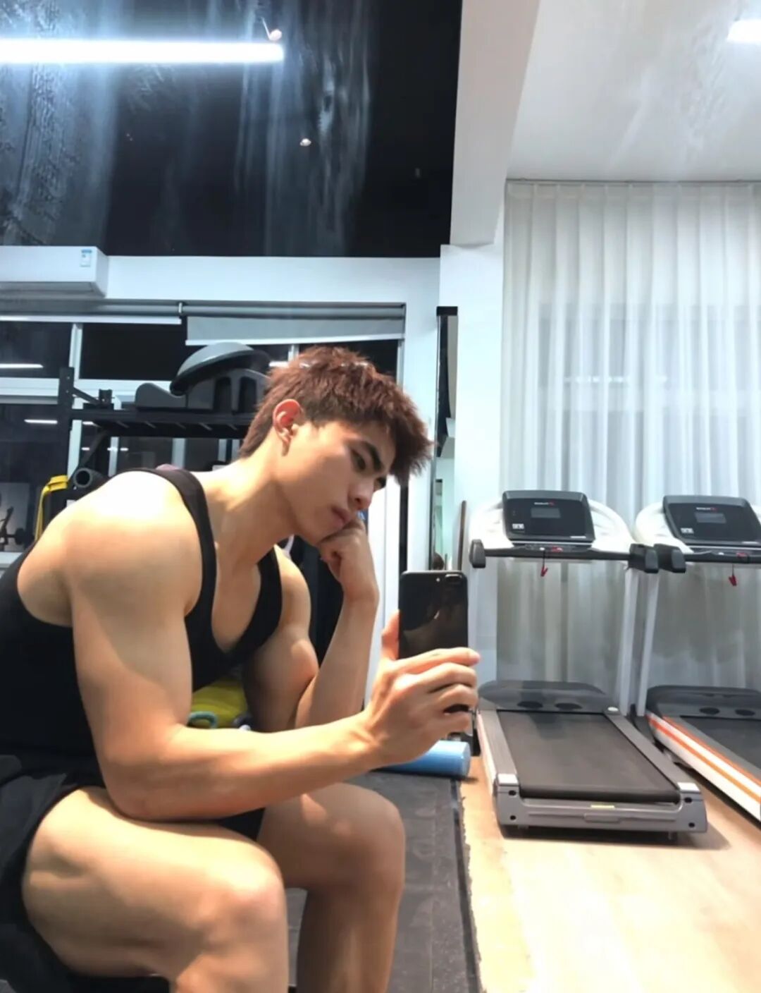 185 白皮精壮腹肌猛男,虎背熊腰男友力拉满.... 185 白皮精壮腹肌猛男,虎背熊腰男友力拉满....