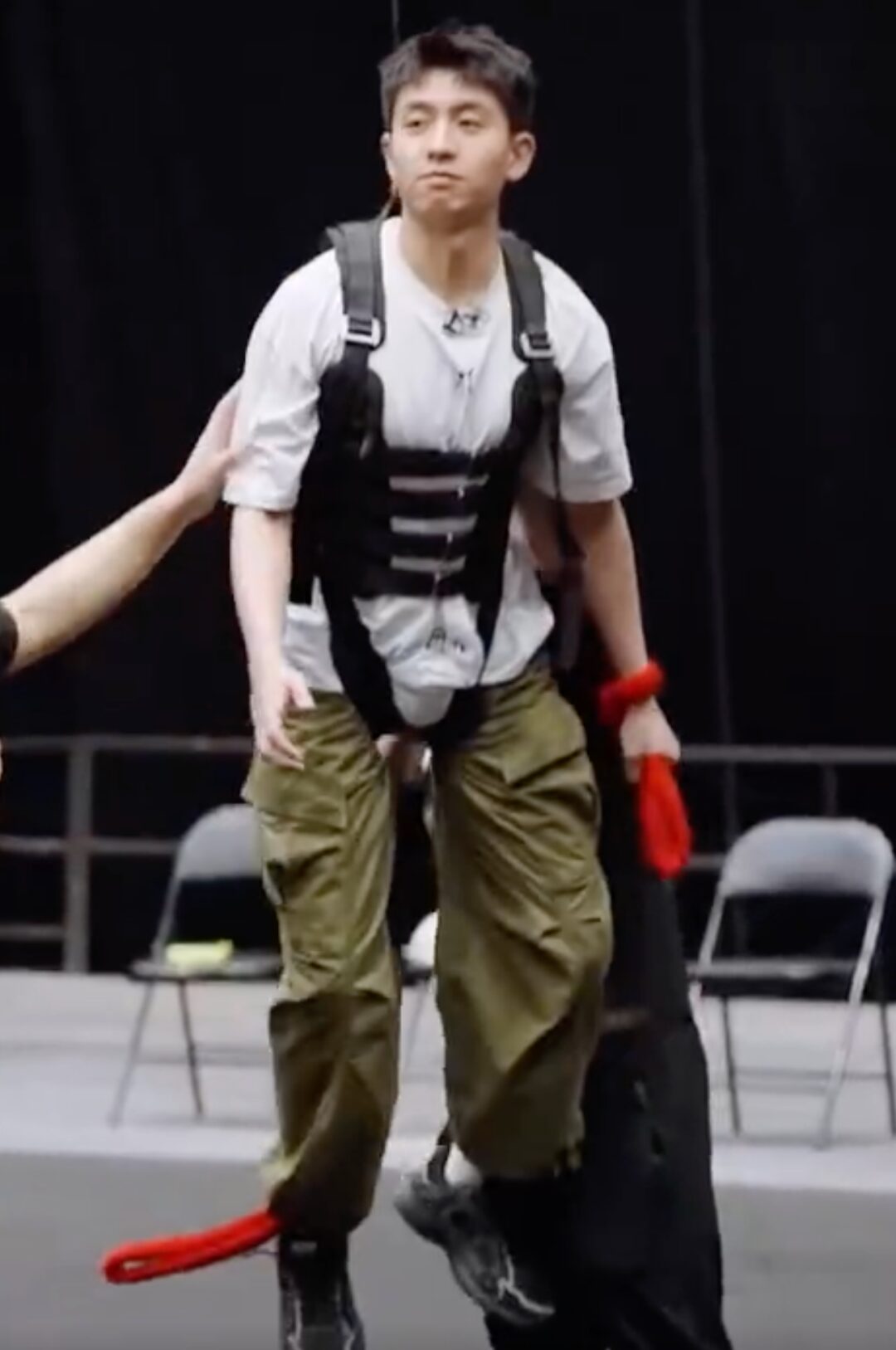 刷到焦迈奇吊威亚的照片！这位山东少年圈粉啦！