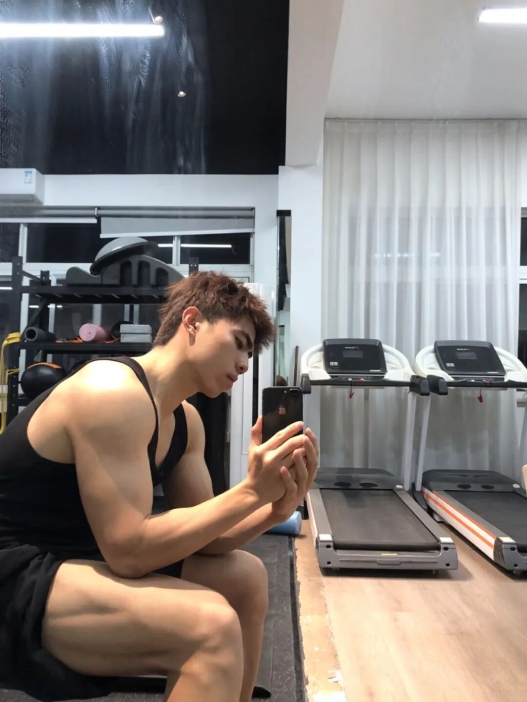 185 白皮精壮腹肌猛男,虎背熊腰男友力拉满.... 185 白皮精壮腹肌猛男,虎背熊腰男友力拉满....