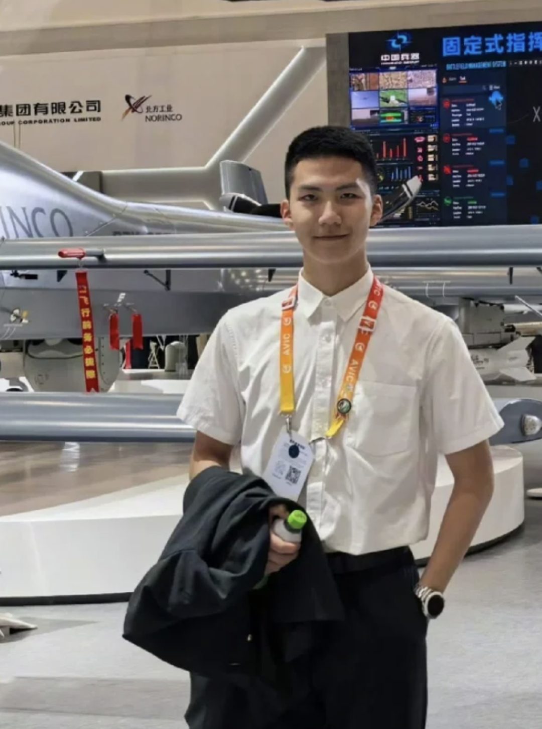 胡军 17 岁的儿子 185cm 寸头小爷们，越来越 man 啦！