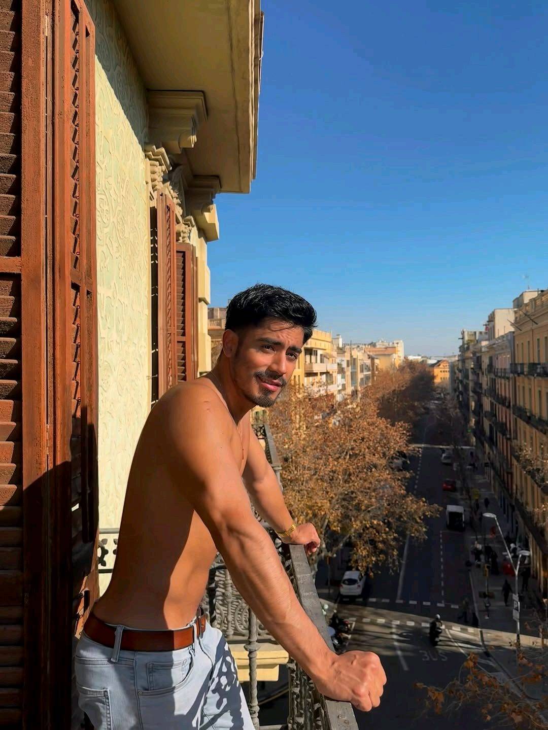 开播即炸裂！男主威廉节目中遇到前任，推特视频被网友抓包……