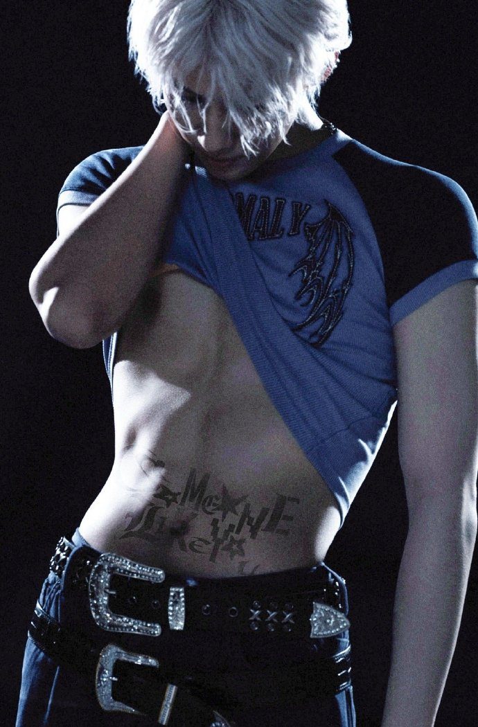 华语乐坛新晋“男菩萨”,腹肌比新歌更有亮点? 华语乐坛新晋“男菩萨”,腹肌比新歌更有亮点?