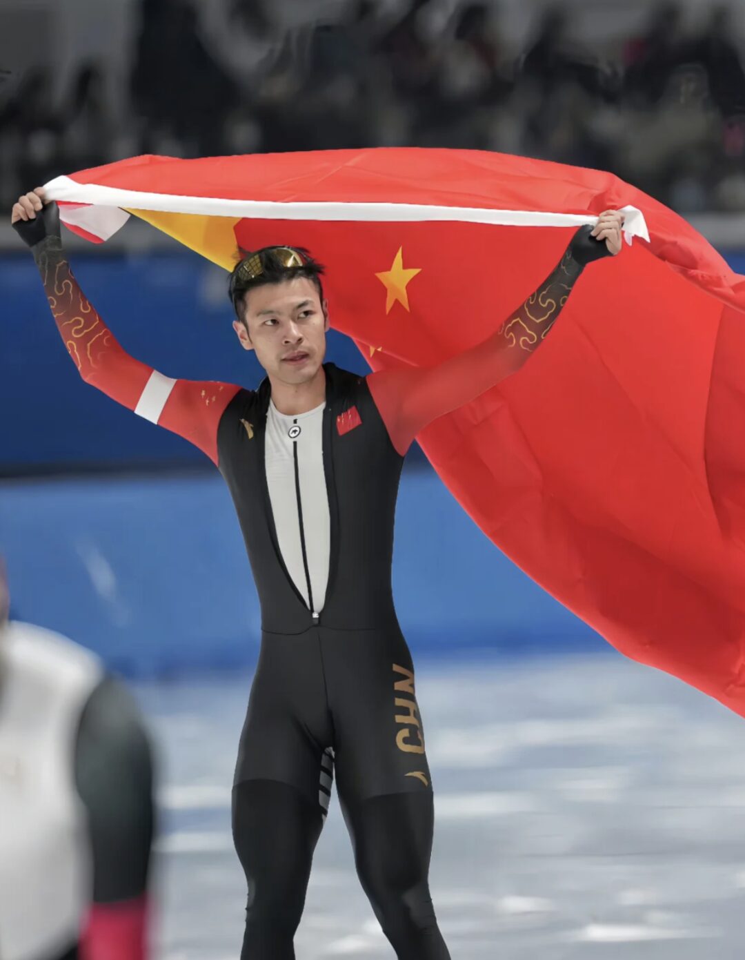 2026 冬奥会 185CM 黑龙江滑冰运动员宁忠岩得冠！自拍太上头。