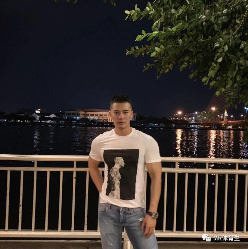 西安肌肉网红一哥,这颜值肌肉太可了 西安肌肉网红一哥,这颜值肌肉太可了