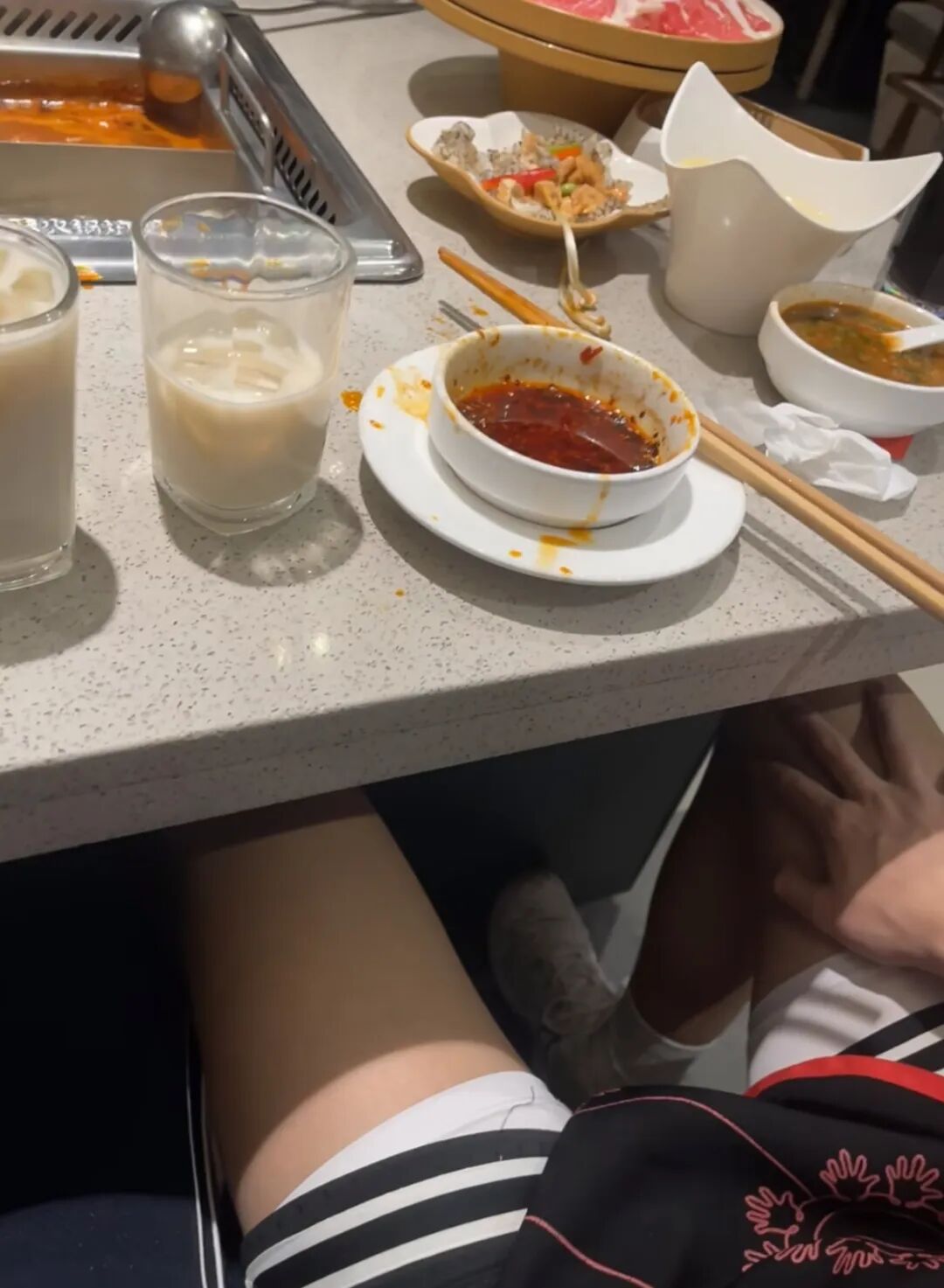 北体黑皮篮球体育生星巴克，网友直呼玩的太花了....