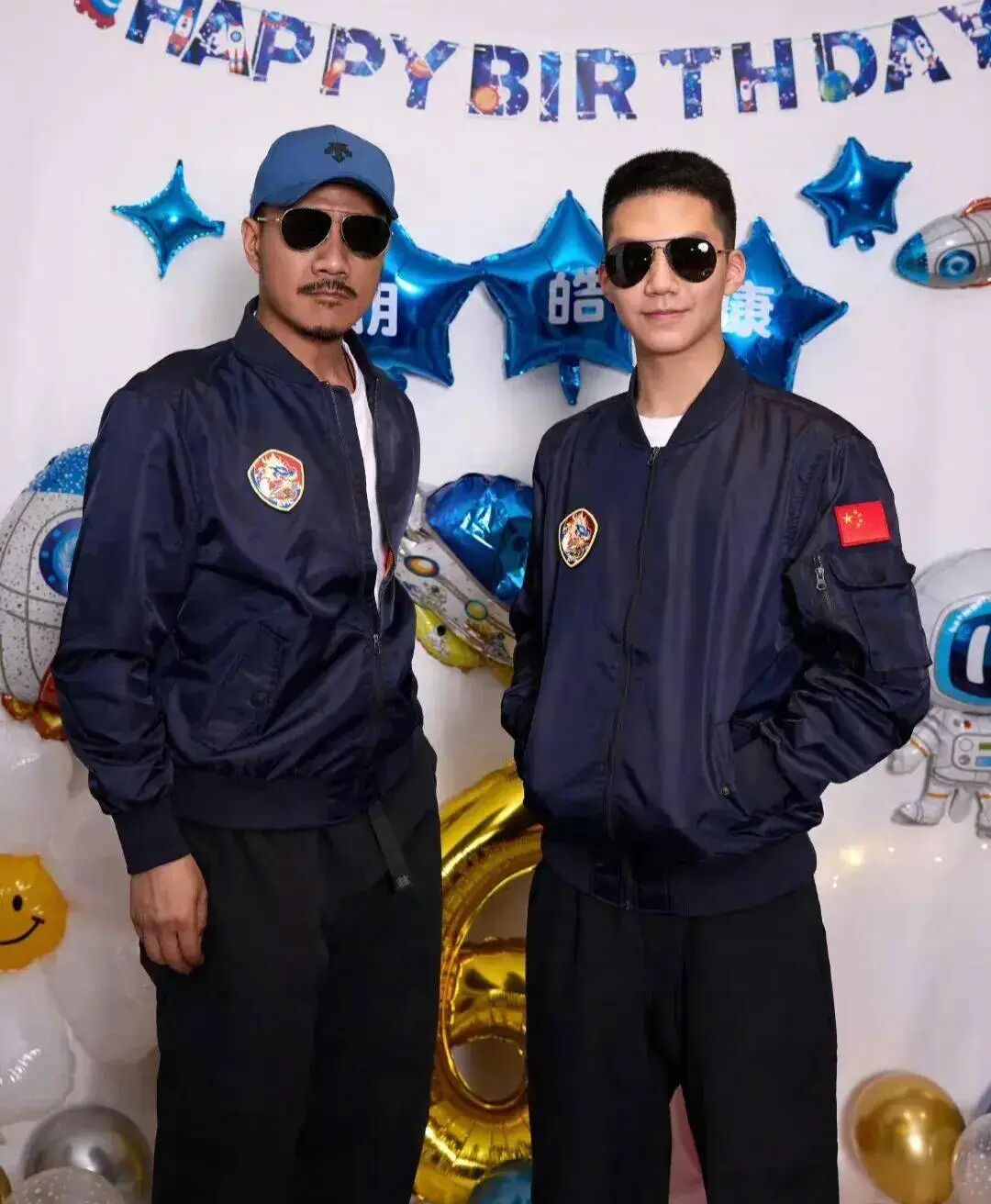 胡军 17 岁的儿子 185cm 寸头小爷们，越来越 man 啦！