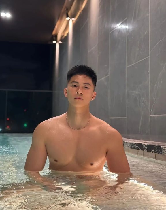 刘姥姥和迷彩兵哥一起的视频你看了吗？正装馋哭网友！