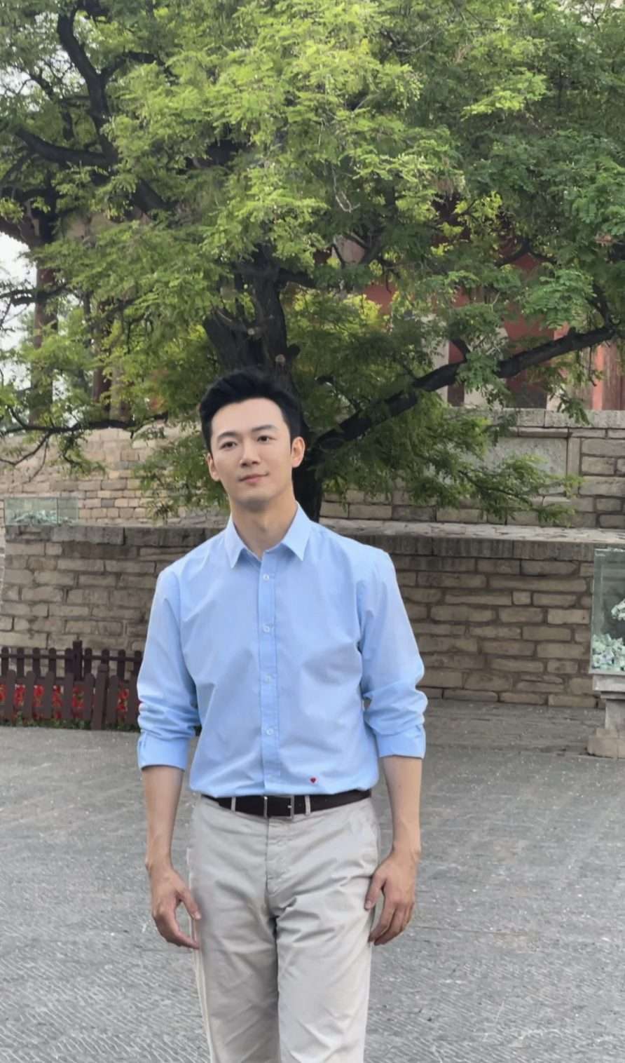 2026 春晚四川宜宾会场主持人张涛太帅火出圈啦!你看了吗! 2026 春晚四川宜宾会场主持人张涛太帅火出圈啦!你看了吗!