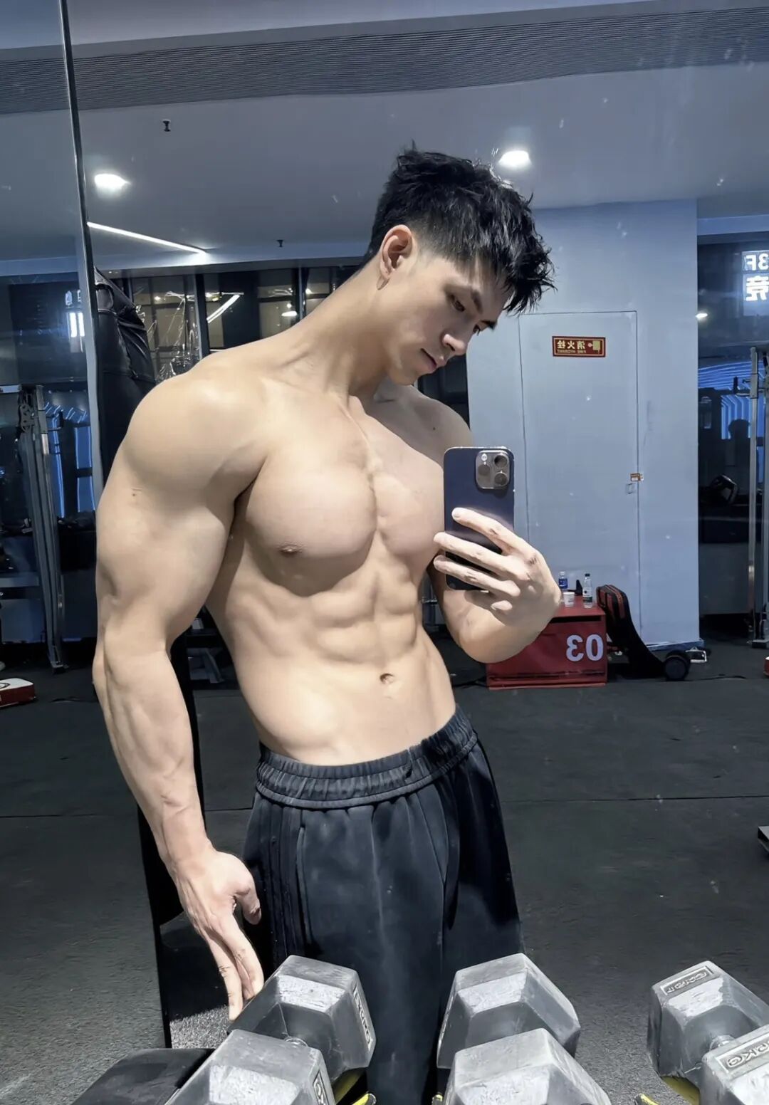 190 公分健身博主，从寸头到美式前刺，这变化太大了