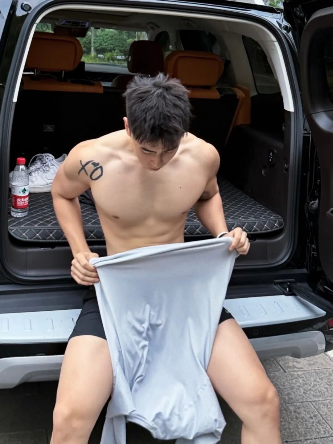 全网爆火的脂包肌篮球体育生！粗腿腹肌性张力满满....