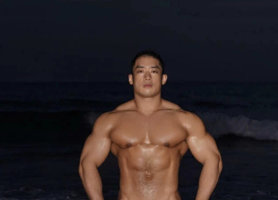 真·筋肉海王 海水浸湿的超壮胸肌 腹毛浓郁黑皮猛男