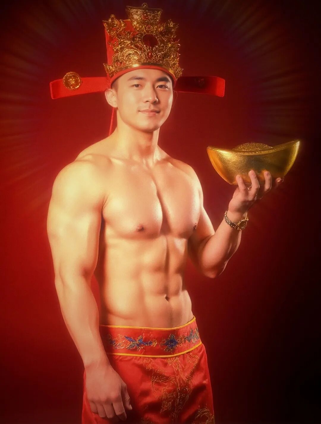 肌肉财神爷组团发福利!今年压岁钱我不要红包要这组男菩萨! 肌肉财神爷组团发福利!今年压岁钱我不要红包要这组男菩萨!