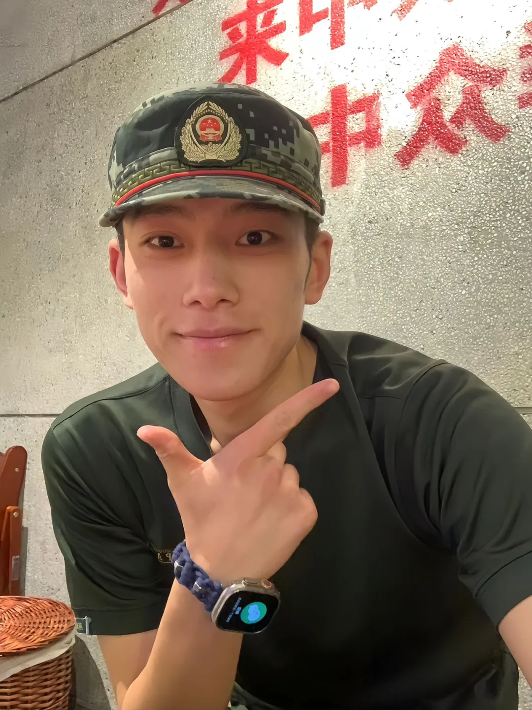 天！圈内网红小哥家贞居然去当了两年兵，现在都退伍了！-潮男潮北