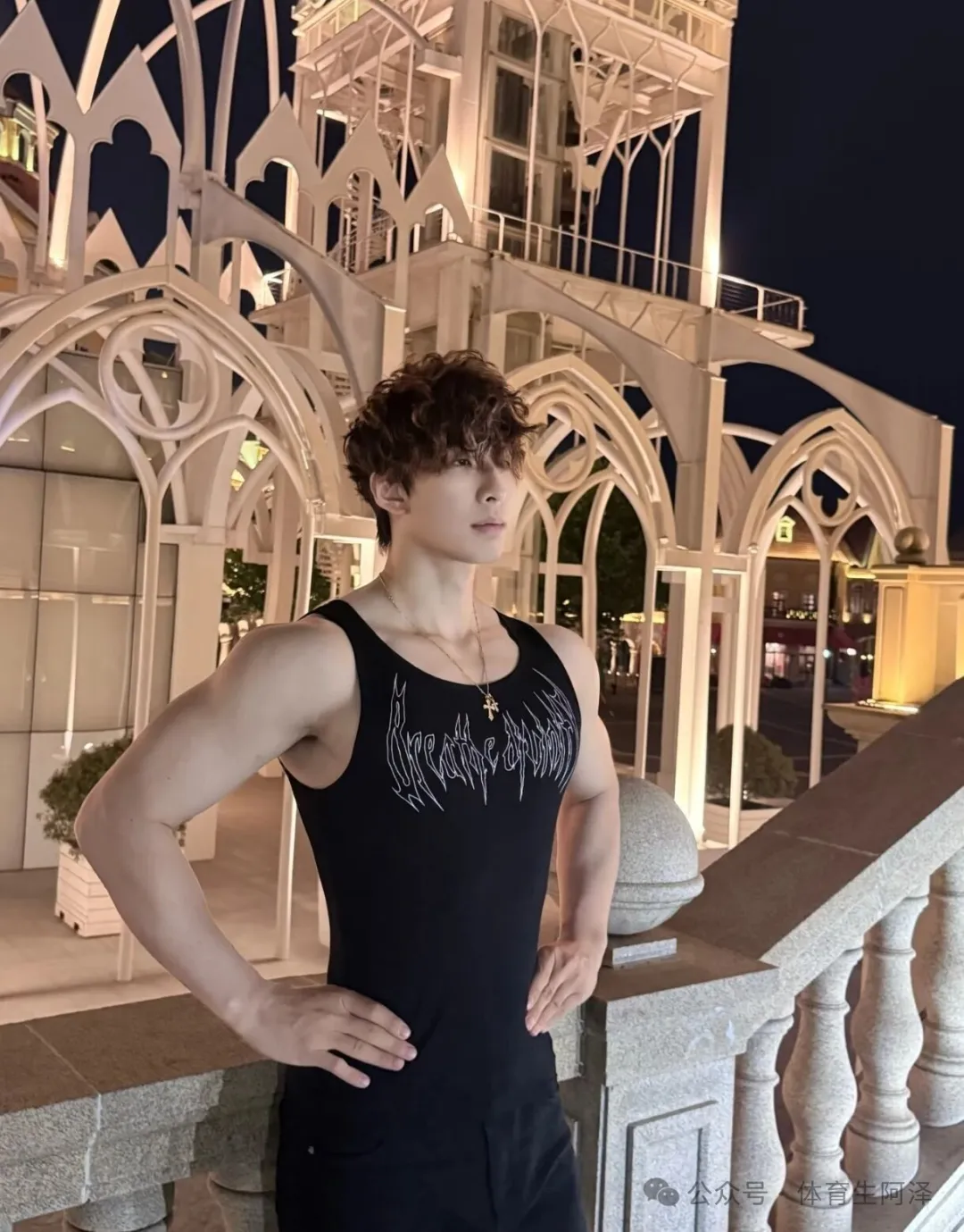 图片[9]-广大长腿卷毛体育生爆火！和顶流网红谈恋爱，玩的真花....-潮男潮北-潮男潮北