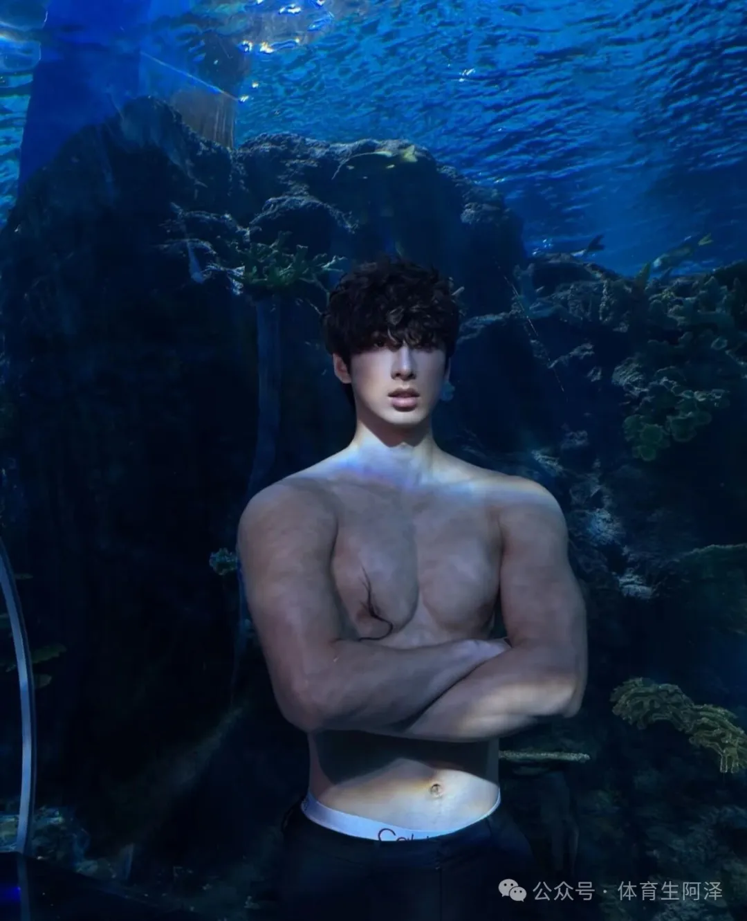 图片[13]-广大长腿卷毛体育生爆火！和顶流网红谈恋爱，玩的真花....-潮男潮北-潮男潮北