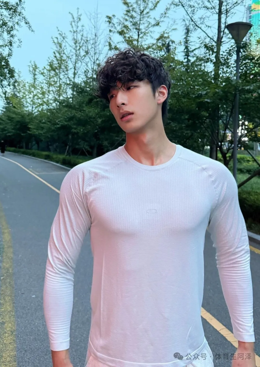 图片[14]-广大长腿卷毛体育生爆火！和顶流网红谈恋爱，玩的真花....-潮男潮北-潮男潮北