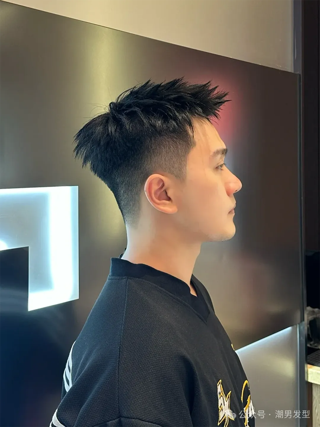图片[1]-男生过了30岁，就别再剪“幼稚”发型了！这3款造型轻熟又帅气！-潮男潮北-潮男潮北