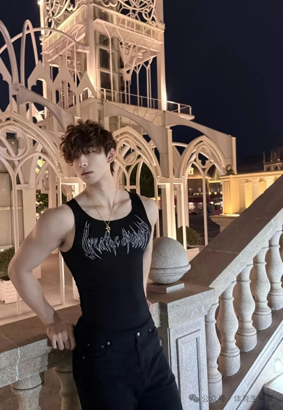 图片[11]-广大长腿卷毛体育生爆火！和顶流网红谈恋爱，玩的真花....-潮男潮北-潮男潮北