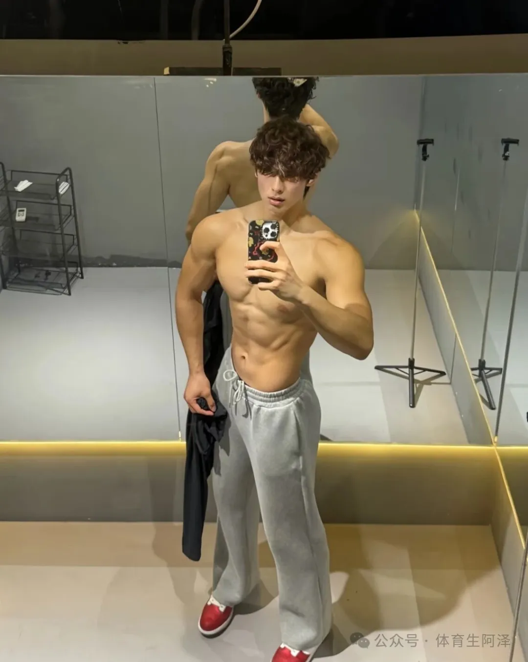 图片[7]-广大长腿卷毛体育生爆火！和顶流网红谈恋爱，玩的真花....-潮男潮北-潮男潮北