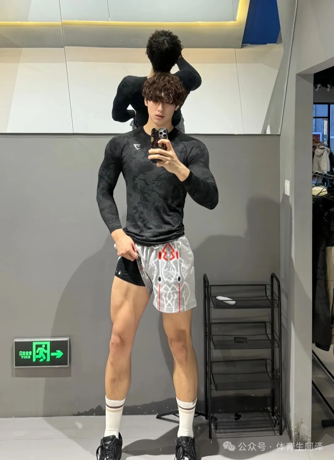 图片[2]-广大长腿卷毛体育生爆火！和顶流网红谈恋爱，玩的真花....-潮男潮北-潮男潮北