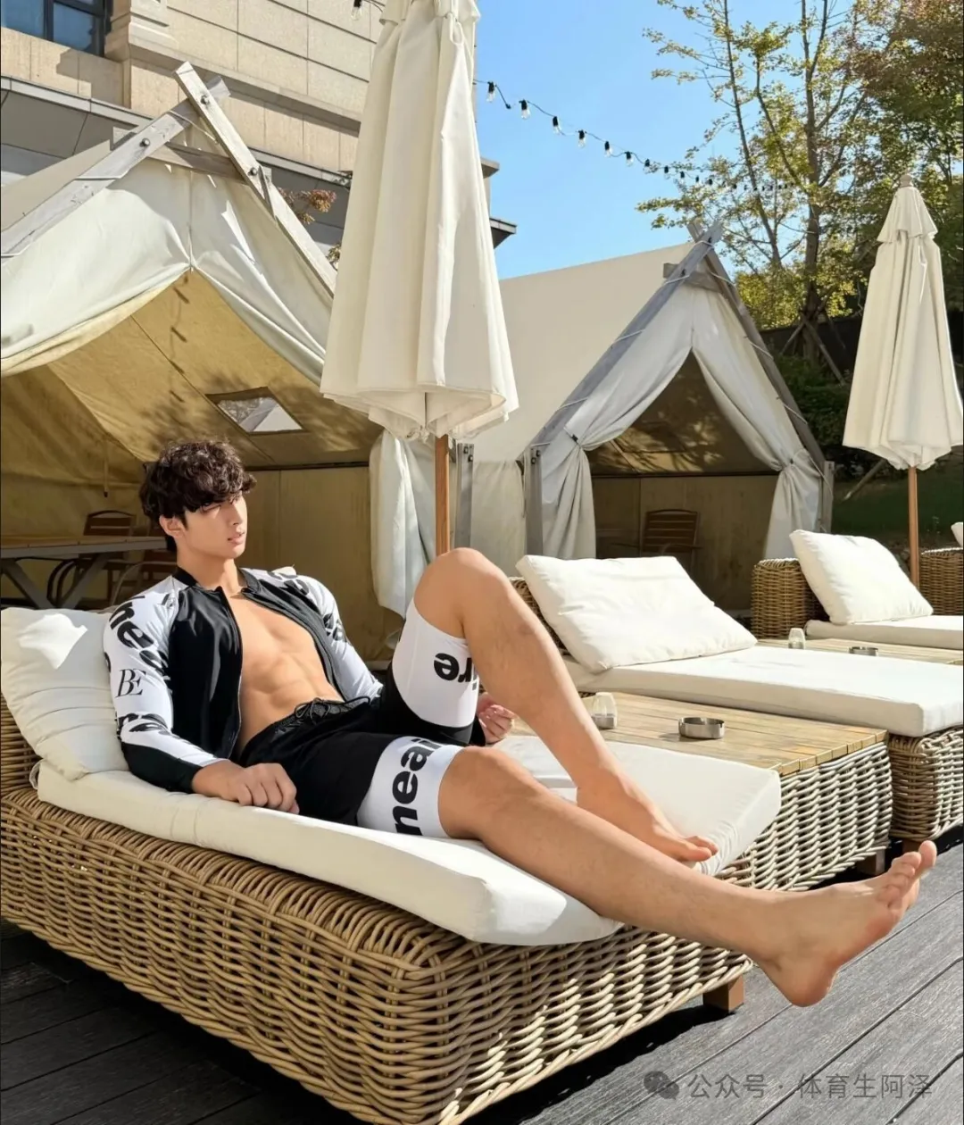 图片[10]-广大长腿卷毛体育生爆火！和顶流网红谈恋爱，玩的真花....-潮男潮北-潮男潮北