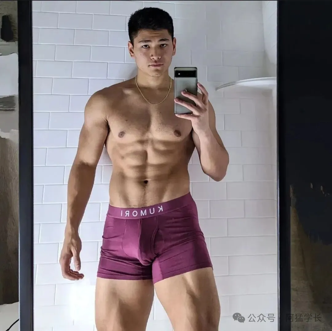 这个推特32W粉的亚裔博主！简直迷倒众生~-潮男潮北