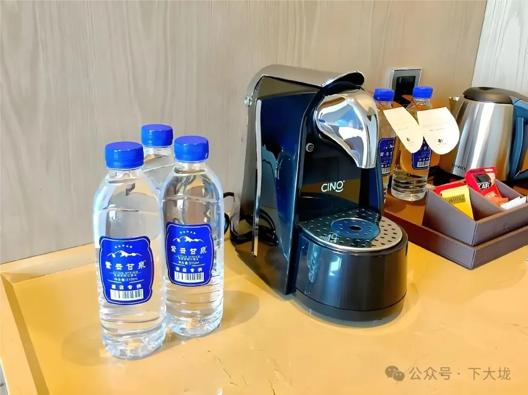 图片[3]-帅哥面基遇到假照男，当面被嘲讽，连矿泉水都顺走？-潮男潮北-潮男潮北