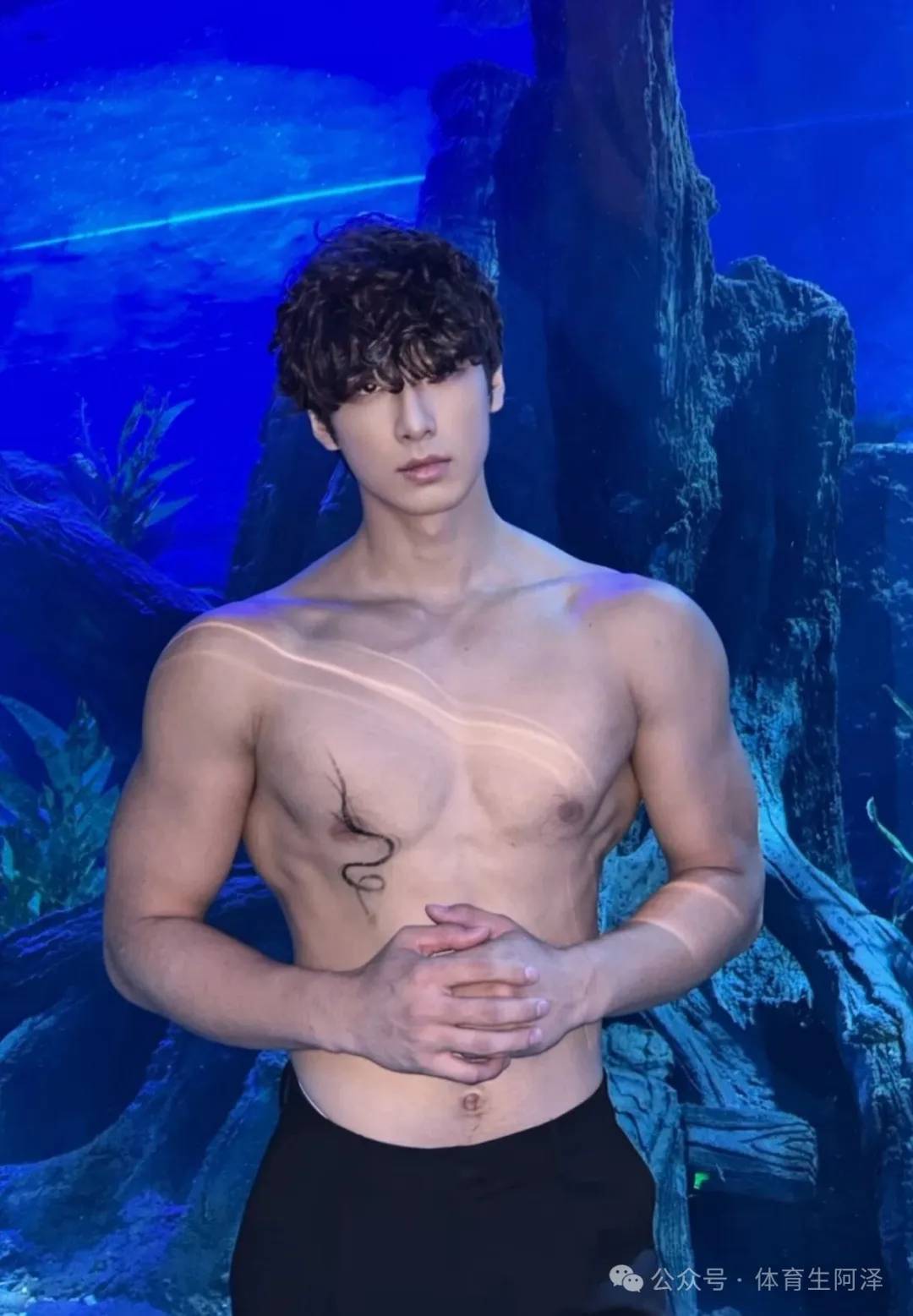 图片[4]-广大长腿卷毛体育生爆火！和顶流网红谈恋爱，玩的真花....-潮男潮北-潮男潮北